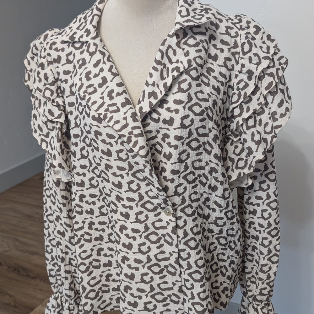 Leopard Print Ruffle Sleeve Top - Picture 5 of 16